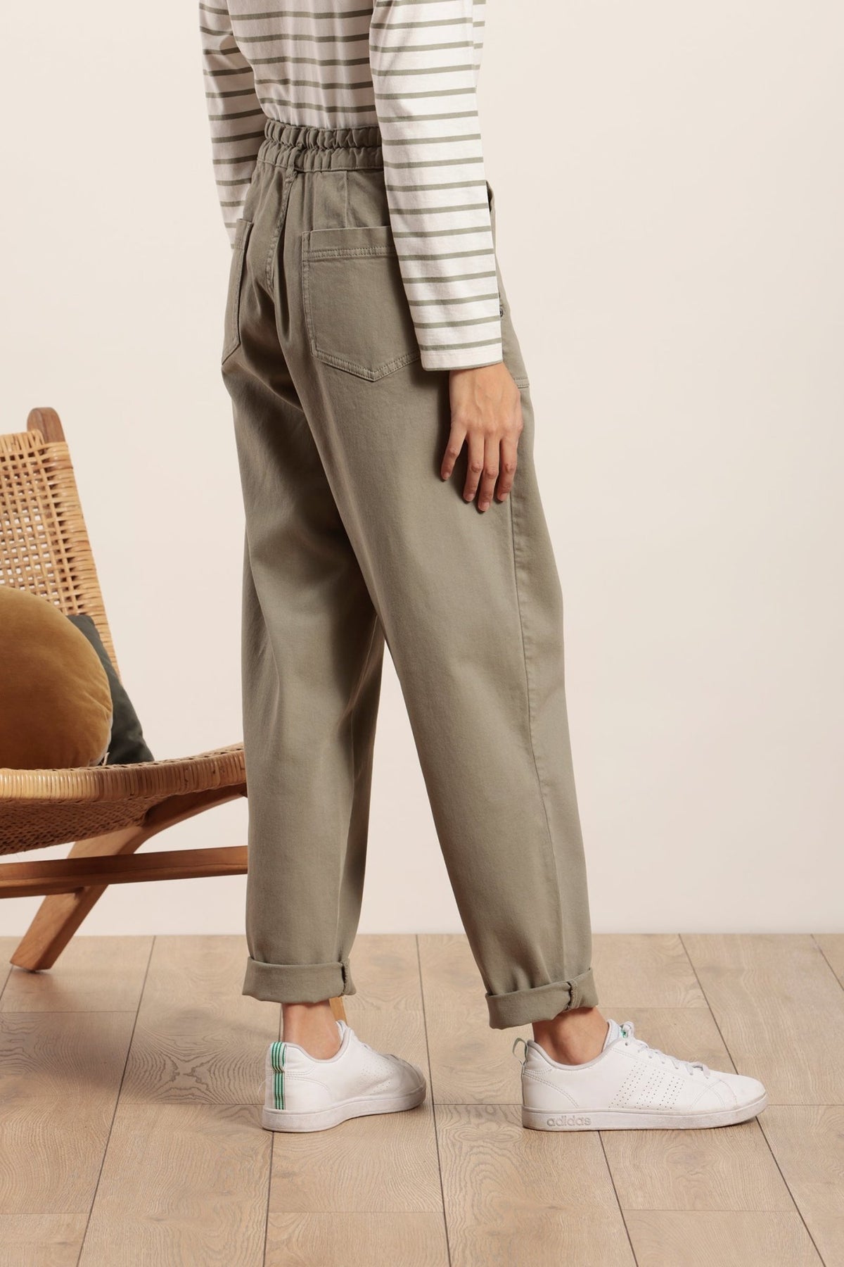 Jean taille élastiquée avec jambe arrondie