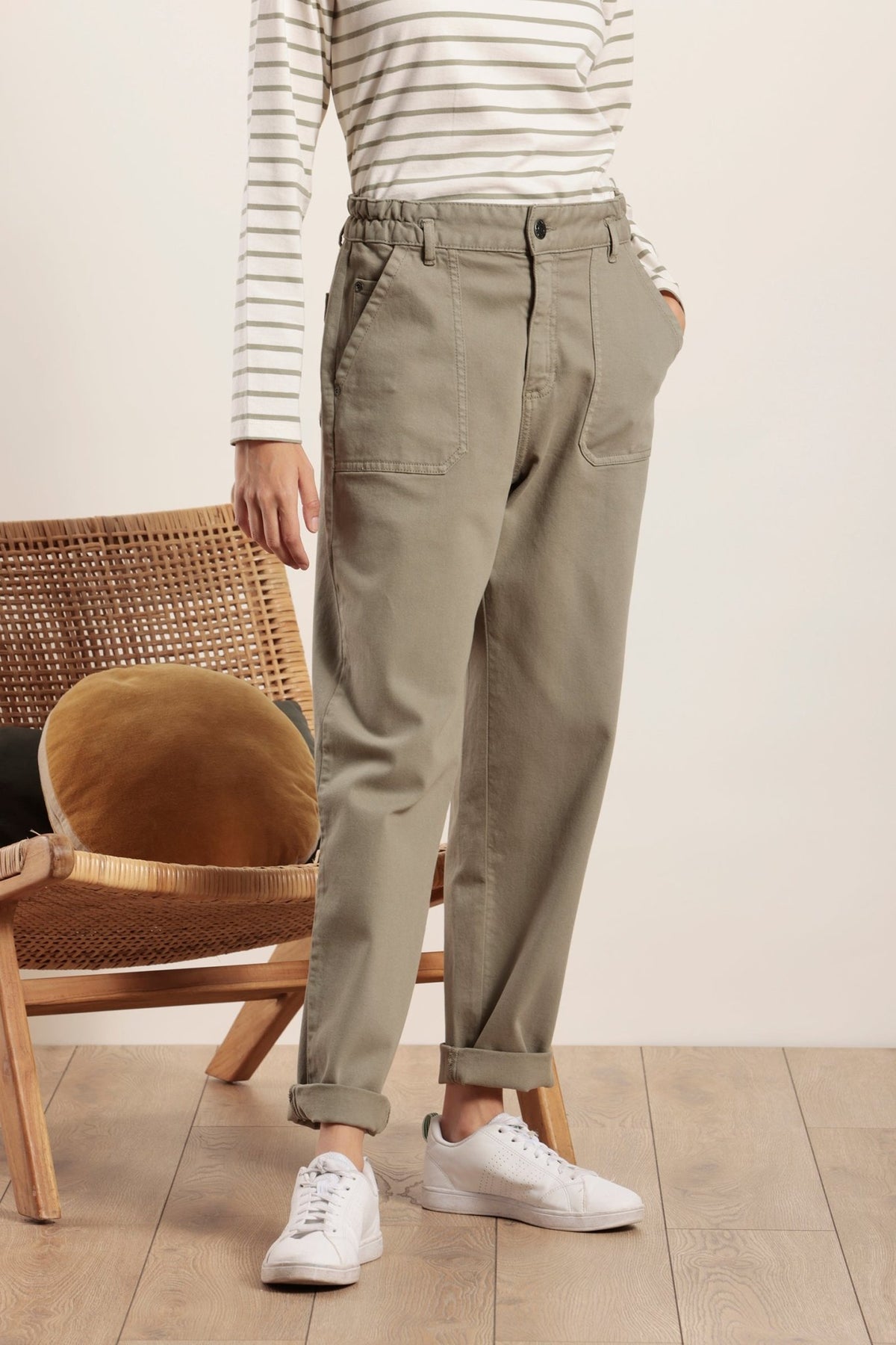 Jean taille élastiquée avec jambe arrondie