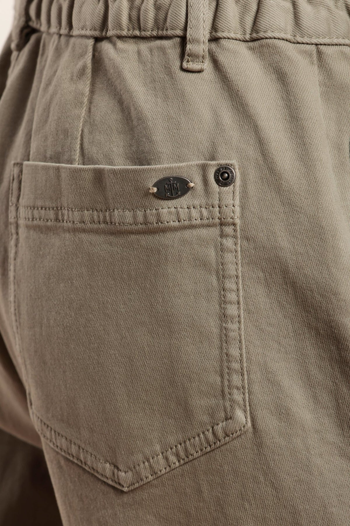Jean taille élastiquée avec jambe arrondie