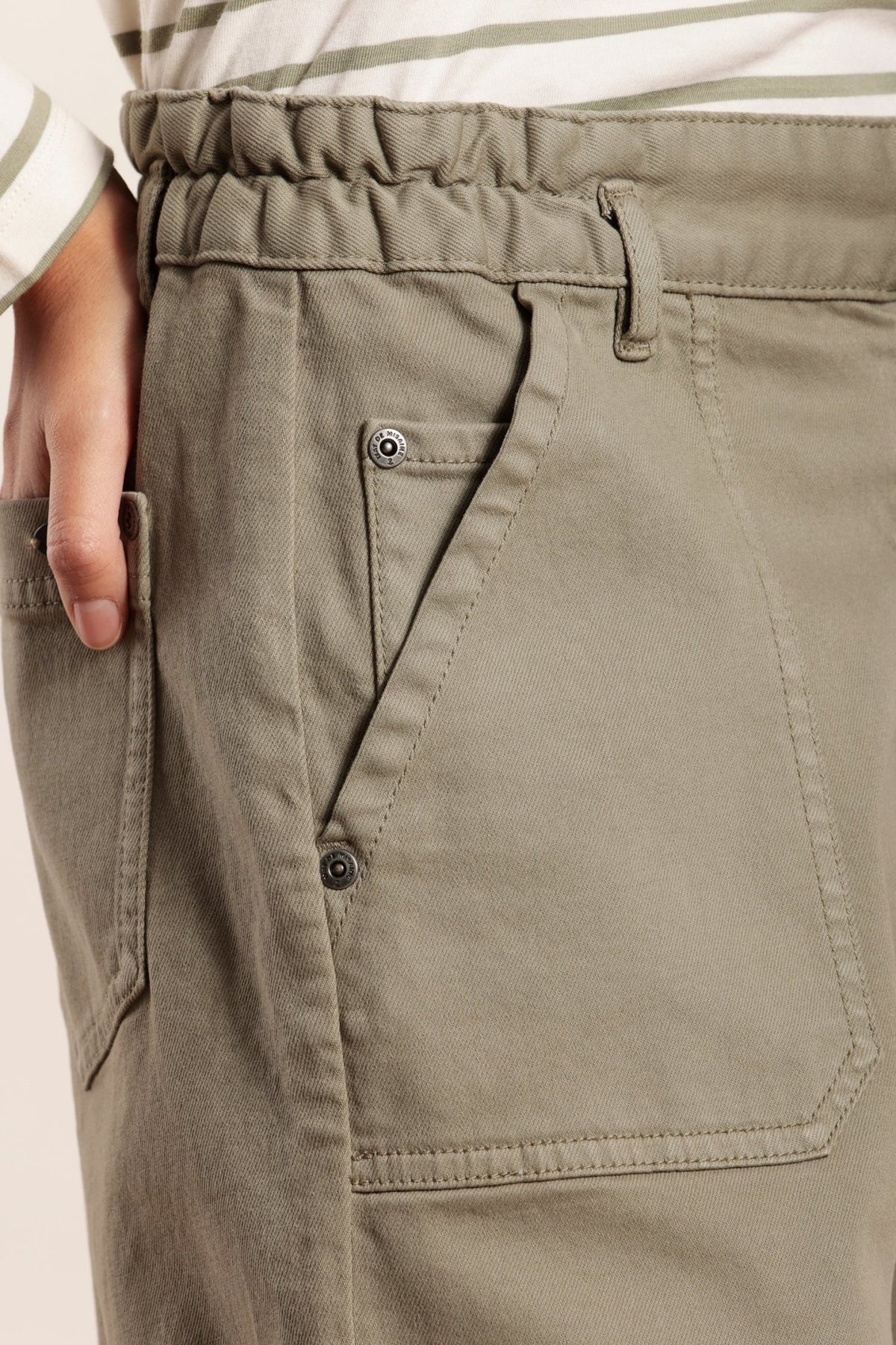 Jean taille élastiquée avec jambe arrondie